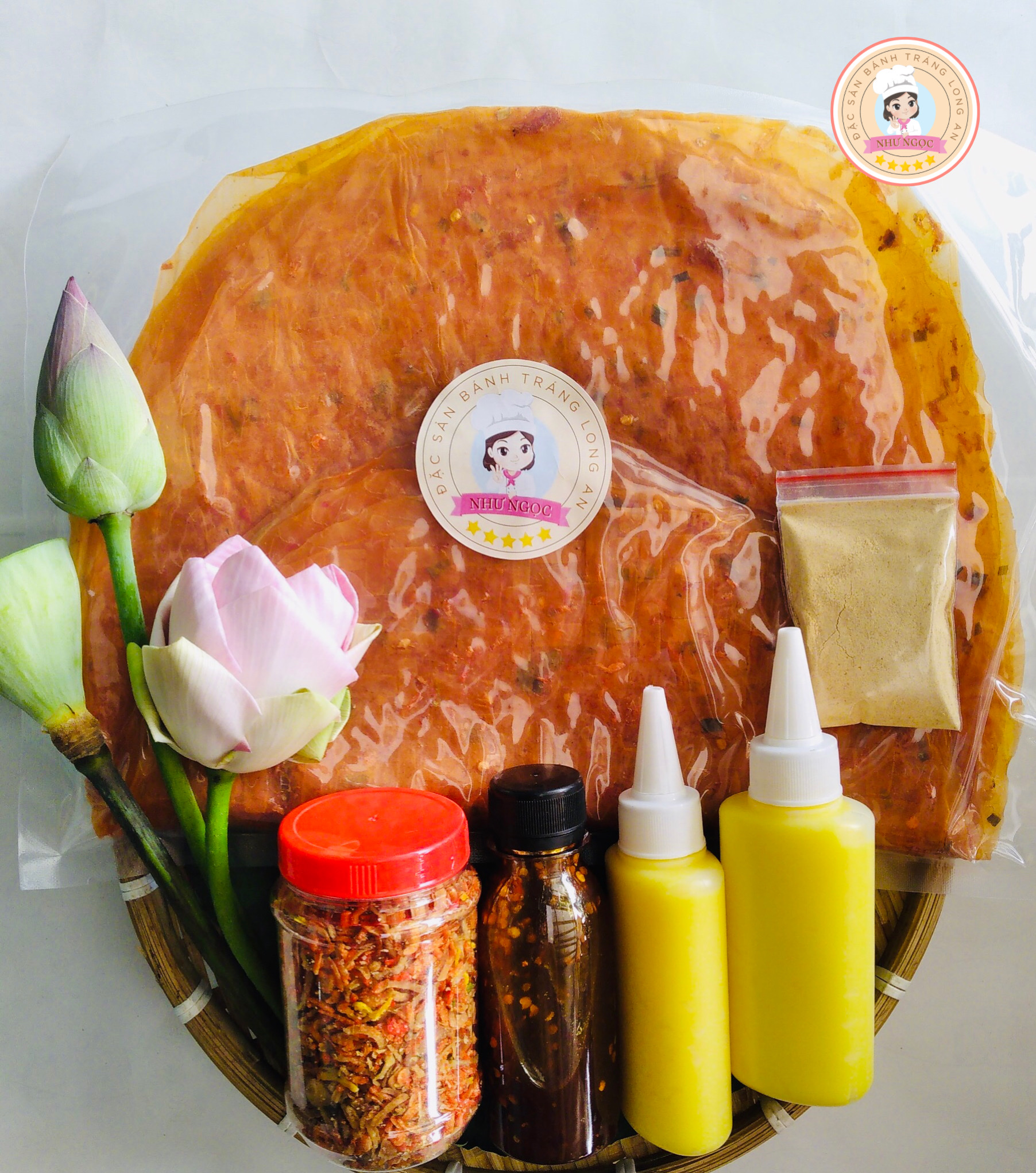 COMBO BÁNH TRÁNG DẺO TÔM: Bánh tráng phơi sương - Đồ ăn vặt Như Ngọc (700g)  - Gồm 300g Bánh Tráng tôm dẻo + 200g bơ béo + 100g Tôm Hành Phi loại 1 + 100G Sốt Me + Tặng 1 bịch muối tôm nhuyễn Tây Ninh - Siêu chất lượng