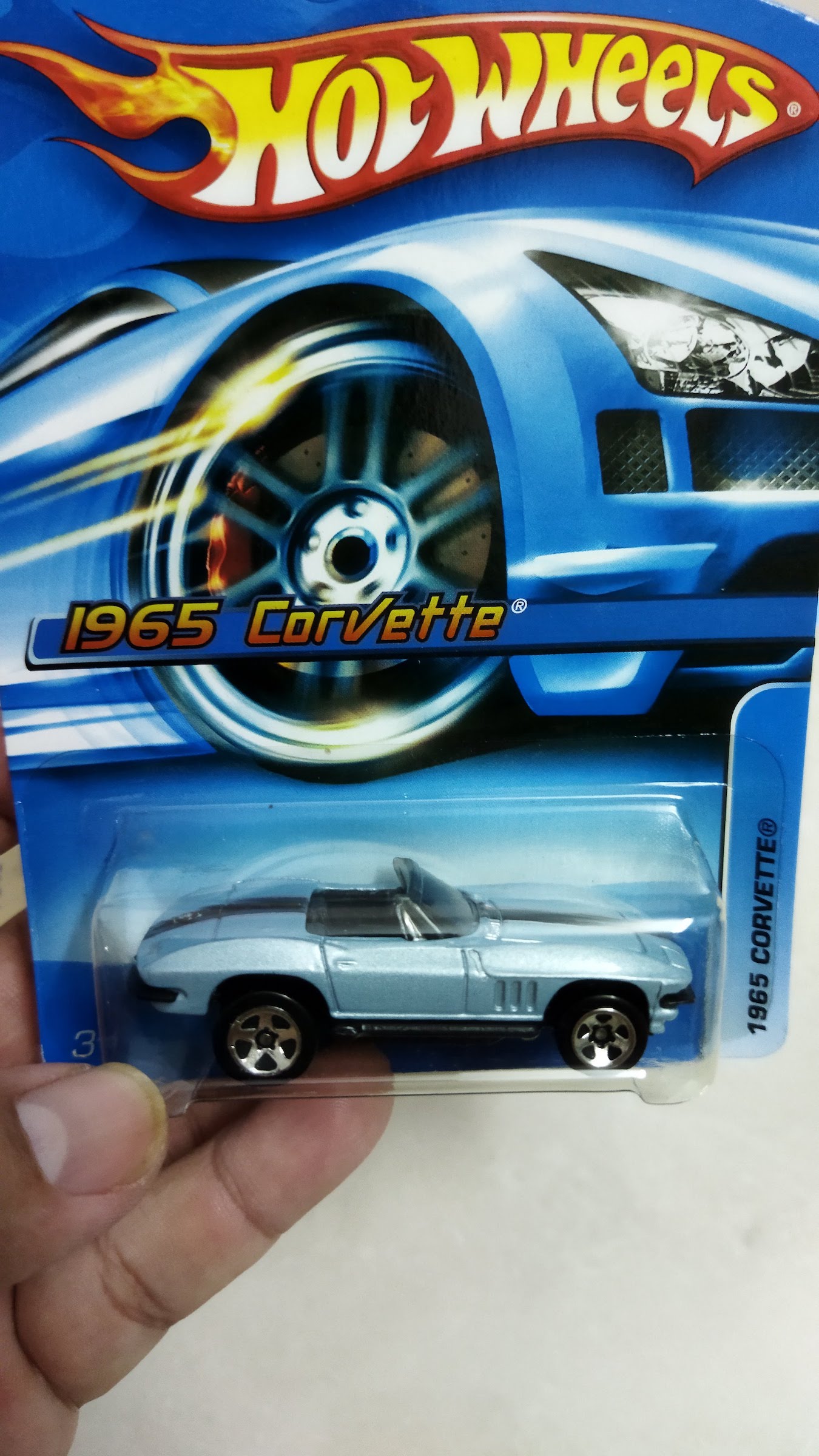 Xe Mô Hình Chính Hãng HotWheels - 1965 Corvette (card năm 2005)