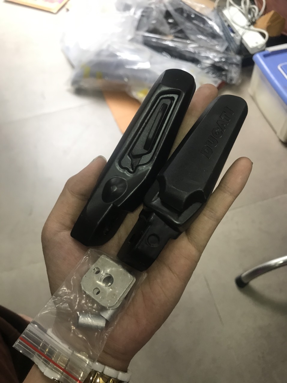 Cặp gác chân kiểu Ducati cho Vario 2018-2020