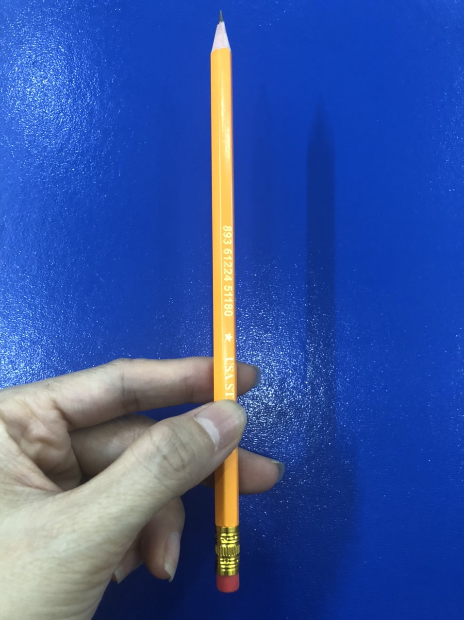 Bút chì chuốt 2B G-Star thân vàng có gôm
