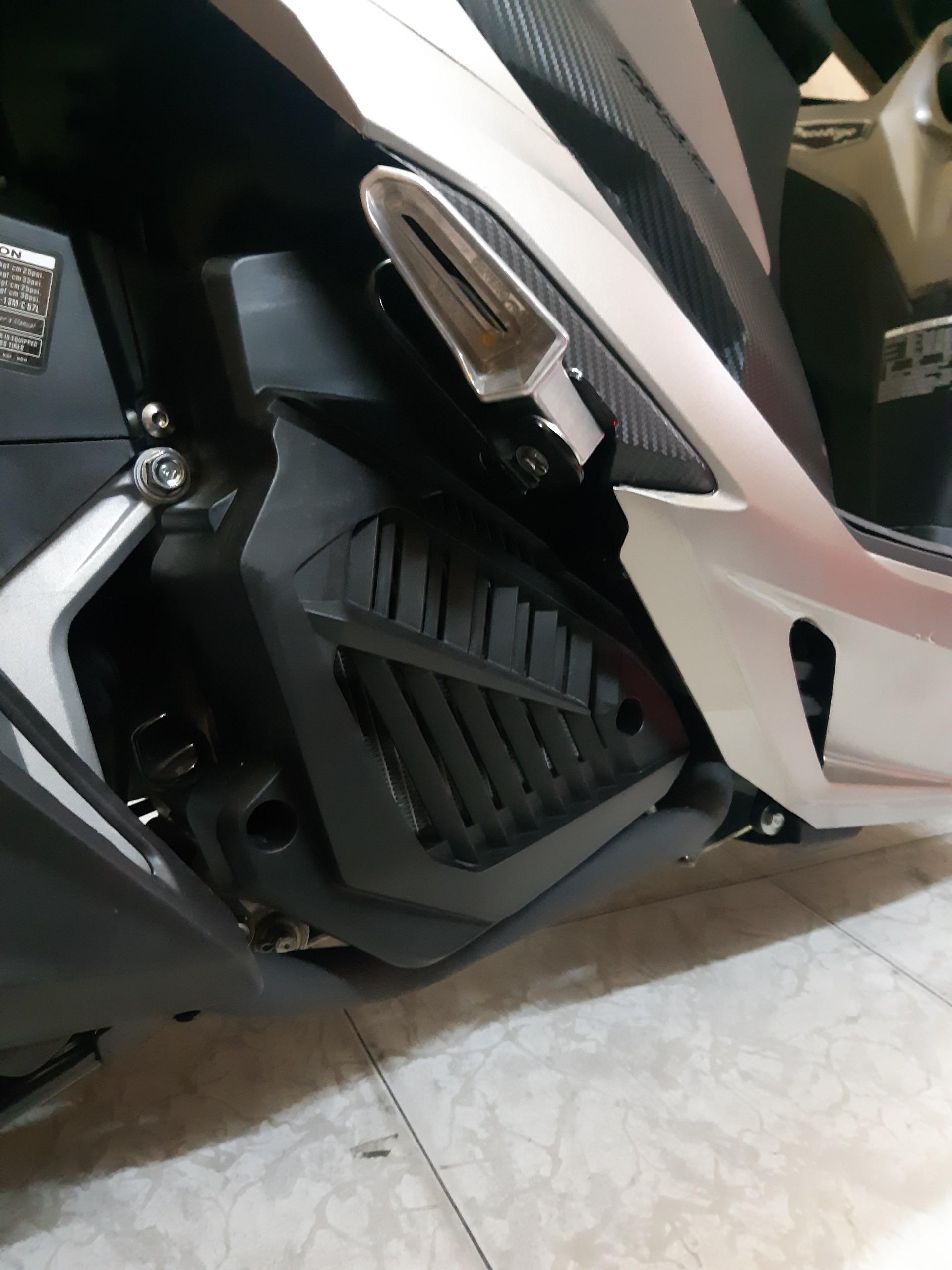 Ốp che két nước xe máy VARIO, AIRBLADE