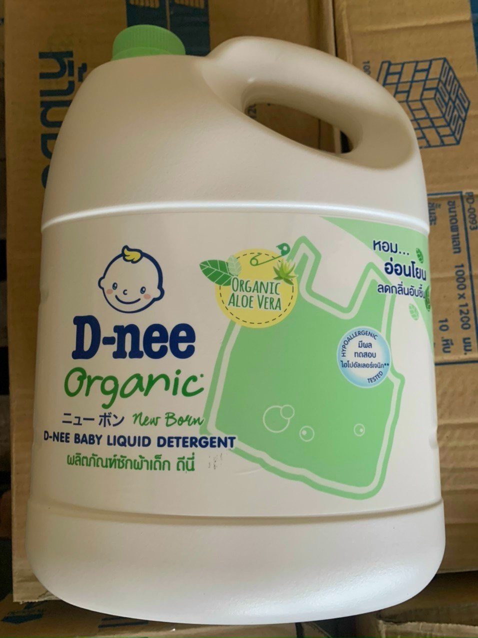 - nước giặt quần áo dnee thái lan 3000ml