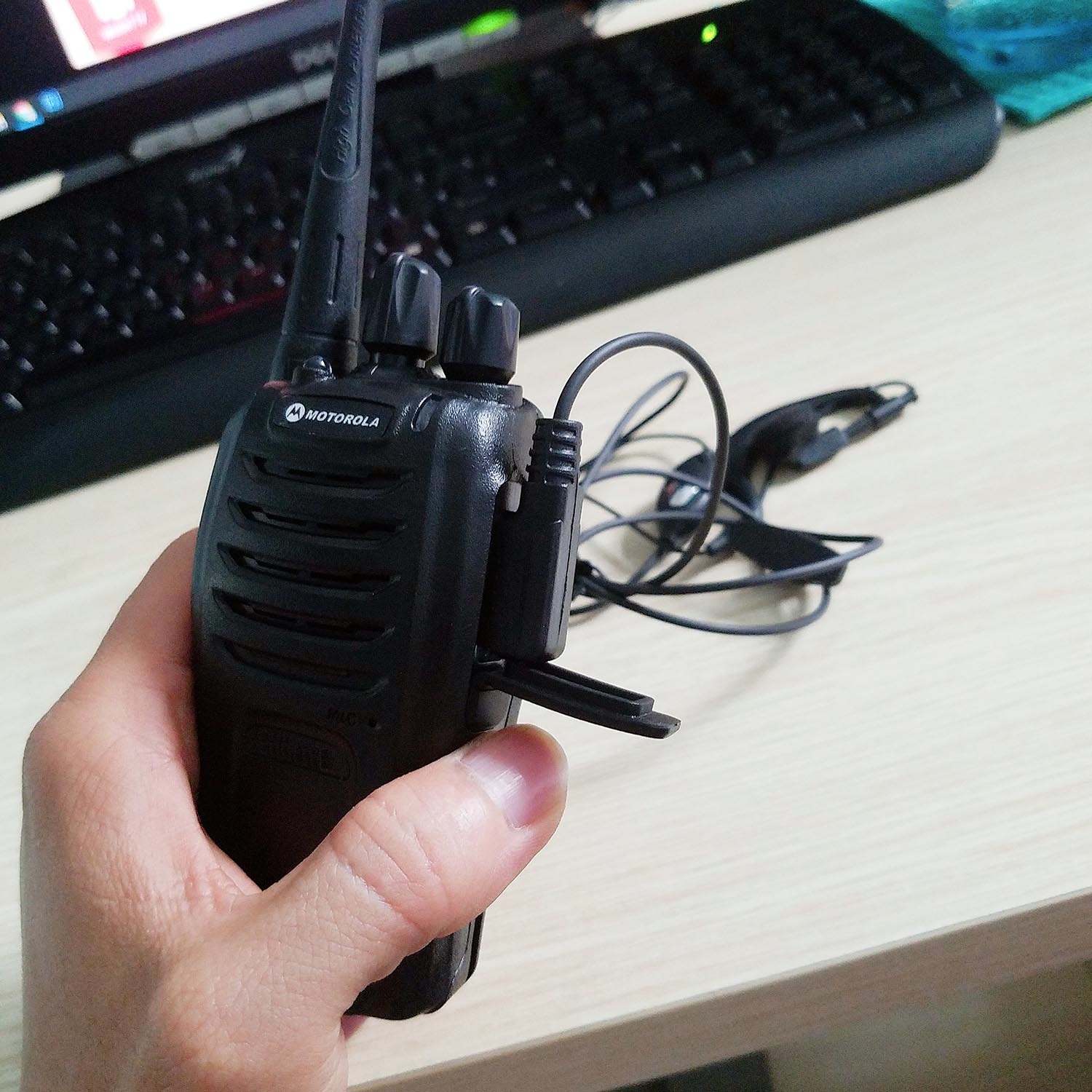 Tai nghe bộ đàm liền Micro KBC PT168