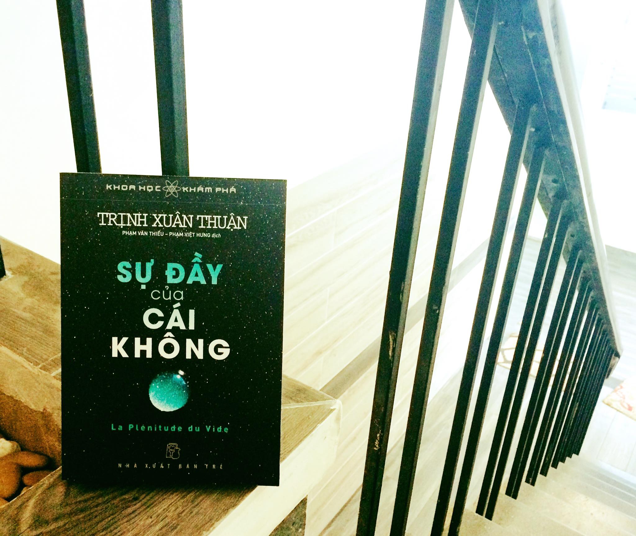 Sách NXB Trẻ - SỰ ĐẦY CỦA CÁI KHÔNG (Trịnh Xuân Thuận)