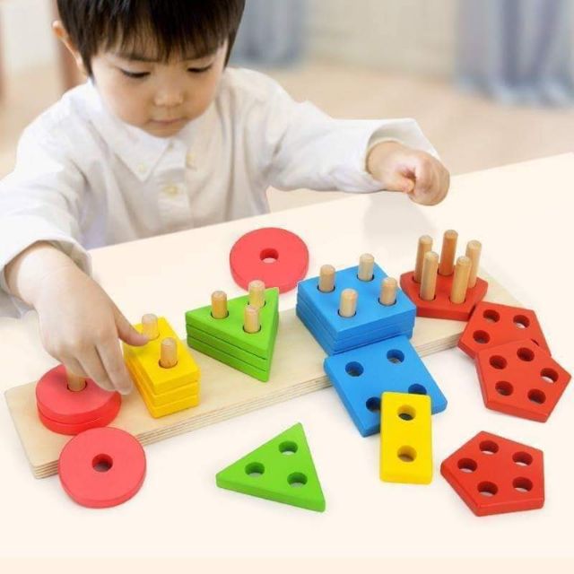 Giáo Cụ Montessori Bộ 5 Cọc Thả Hình Khối 3D
