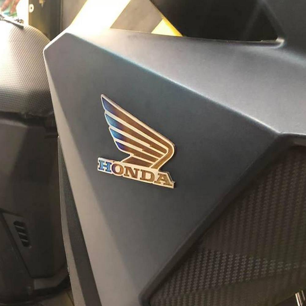 [HCM]TEM TITAN DÁN BÌNH DẦU TRANG TRÍ XE SONIC (TITAN 100%)