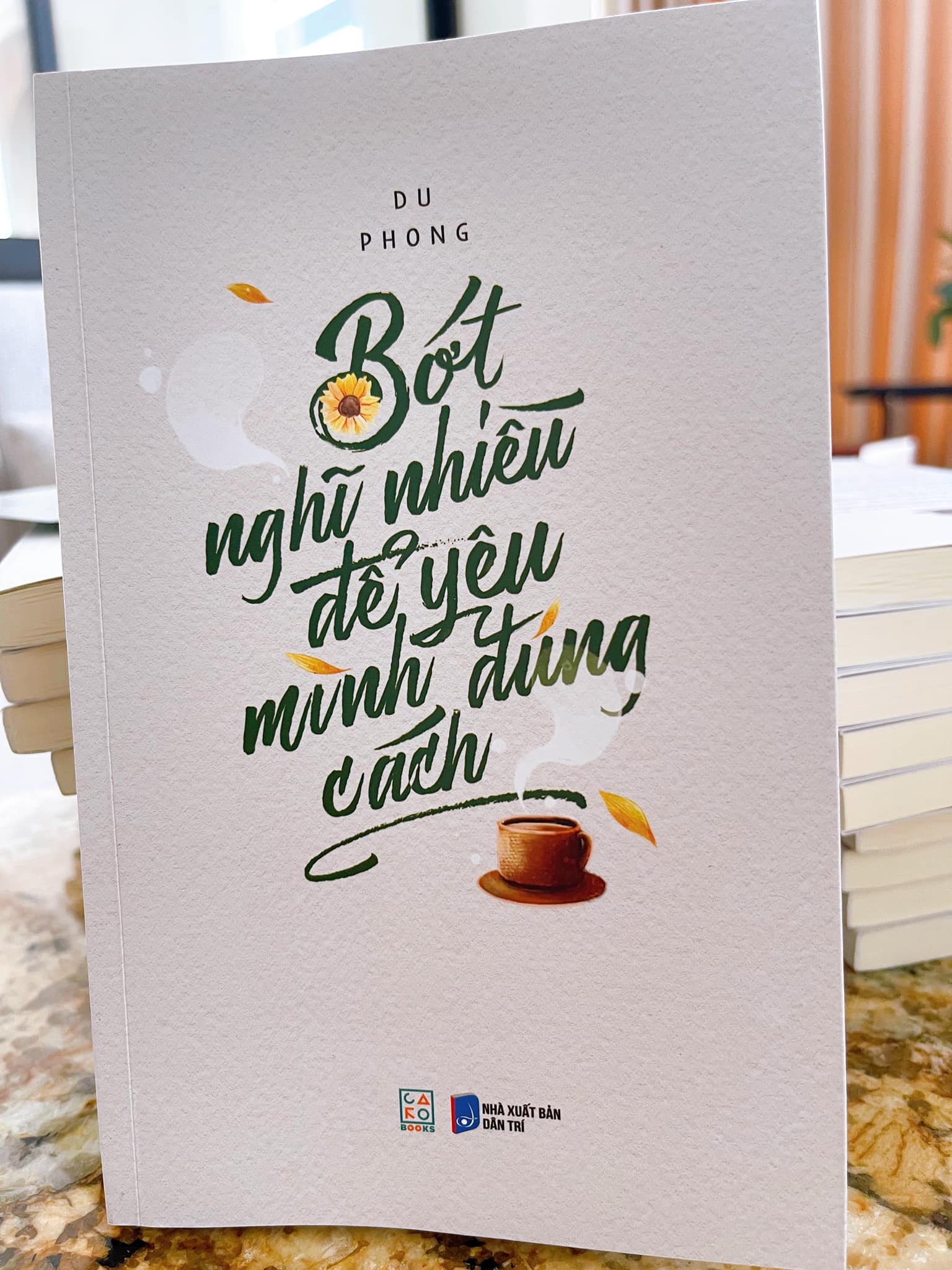 Sách: Bớt nghĩ nhiều để yêu mình đúng cách - Du Phong