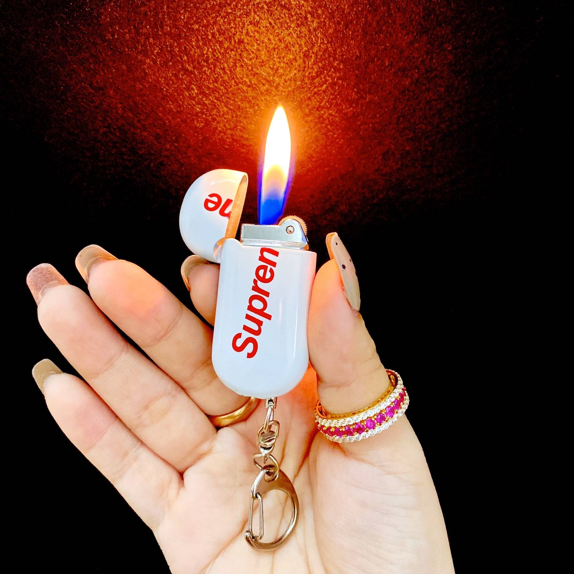 BẬT LỬA - MÓC KHÓA SUPREME MINI - GAS ĐÁ RÃNH TAY - (XÀI GAS)