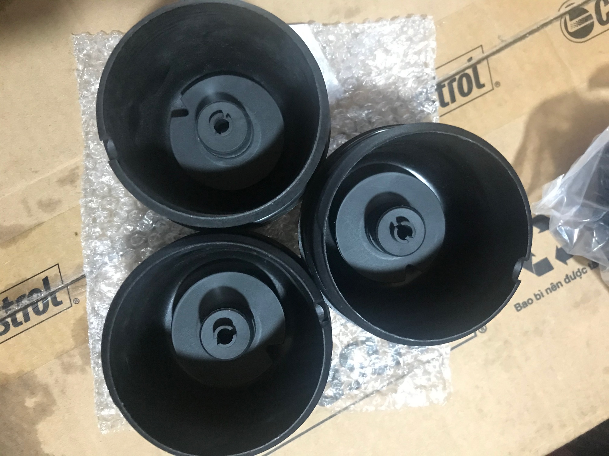 [HCM]Nắp Lọc Nhớt (Đế Lọc Nhớt) Ford Transit 2010-2020