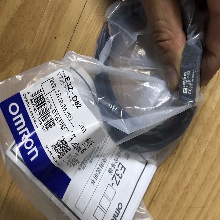 Cảm biến quang E3Z-D82