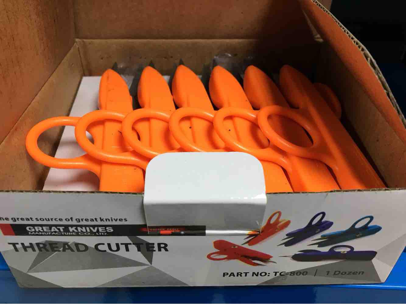 Kéo bấm chỉ xỏ ngón tay cái TC800