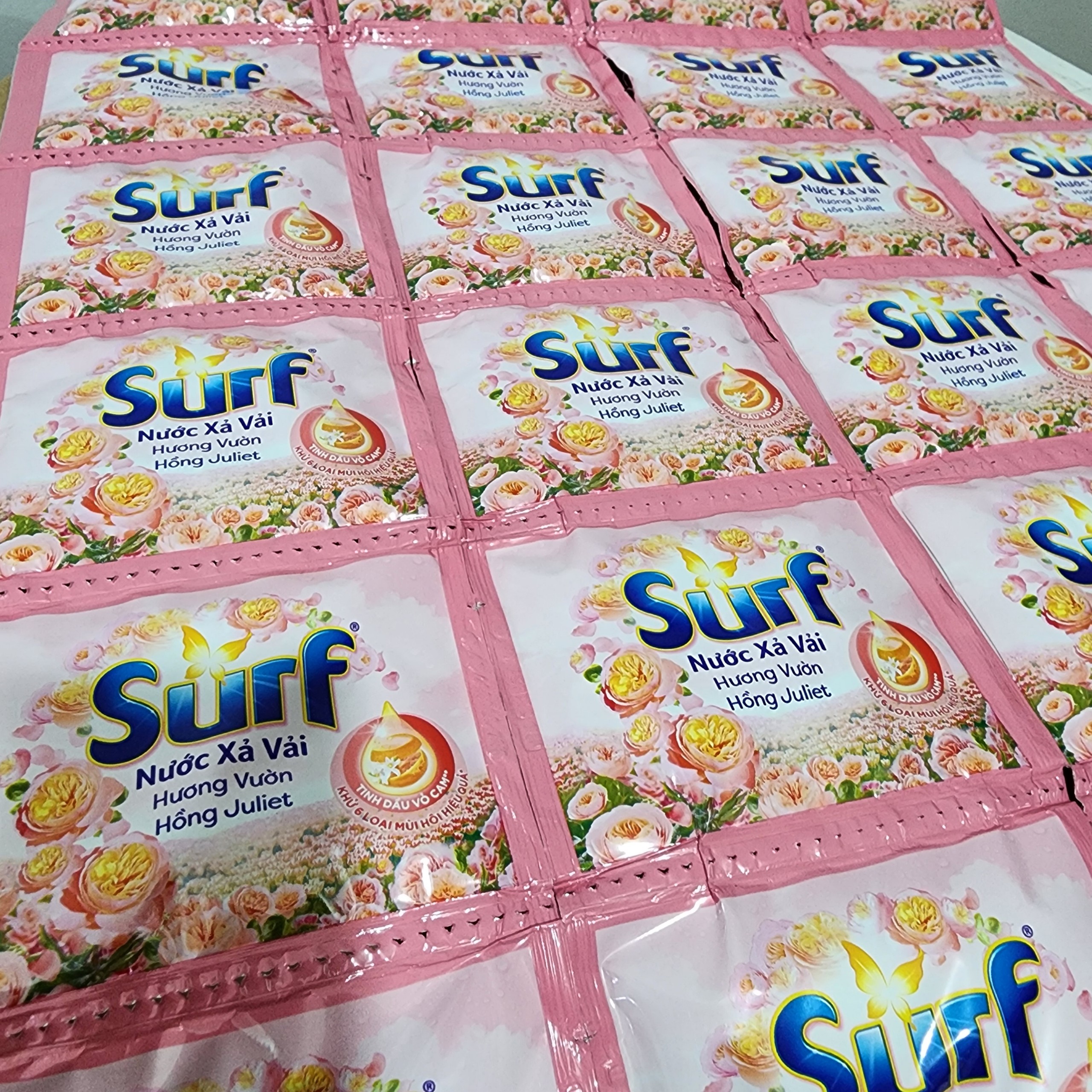 Nước Xả Vải SURF dây 10 gói/dây