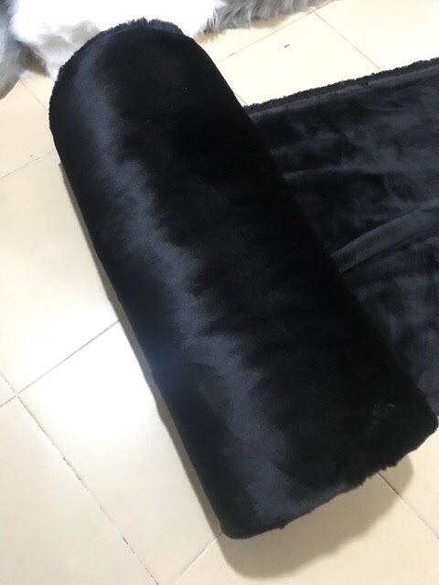 [HCM]Thảm lông trải bàn màu đen lông mịn 50 x 80cm
