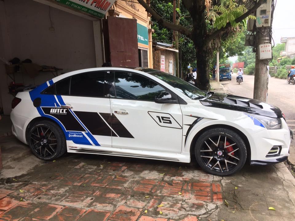 Tem dán sườn sedan