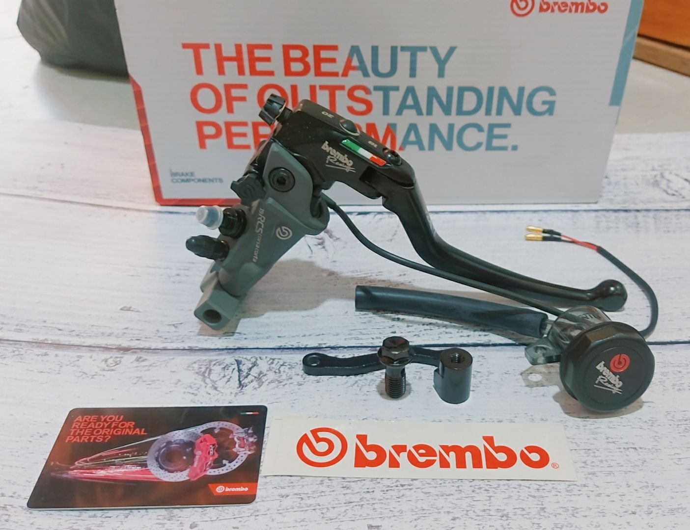 Tay thắng bình Brembo 1:1 tặng kèm bình dầu lớn