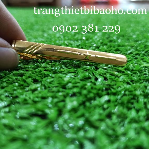 Kẹp cà vạt màu đồng, sang trọng