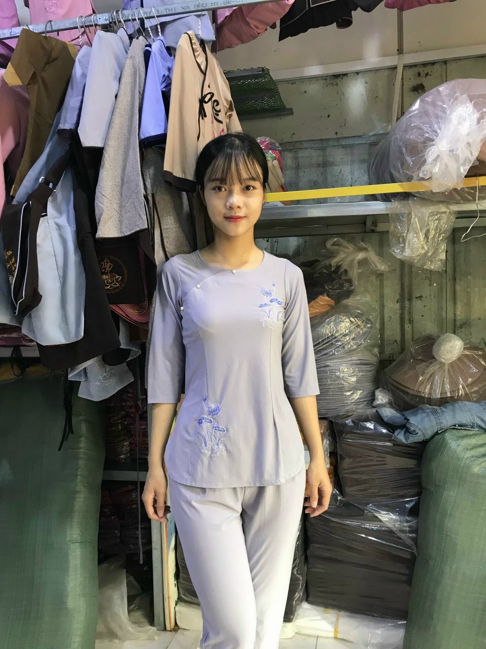 Đồ lam đi chùa, đồ phật tử nữ mẫu Xẩm thun
