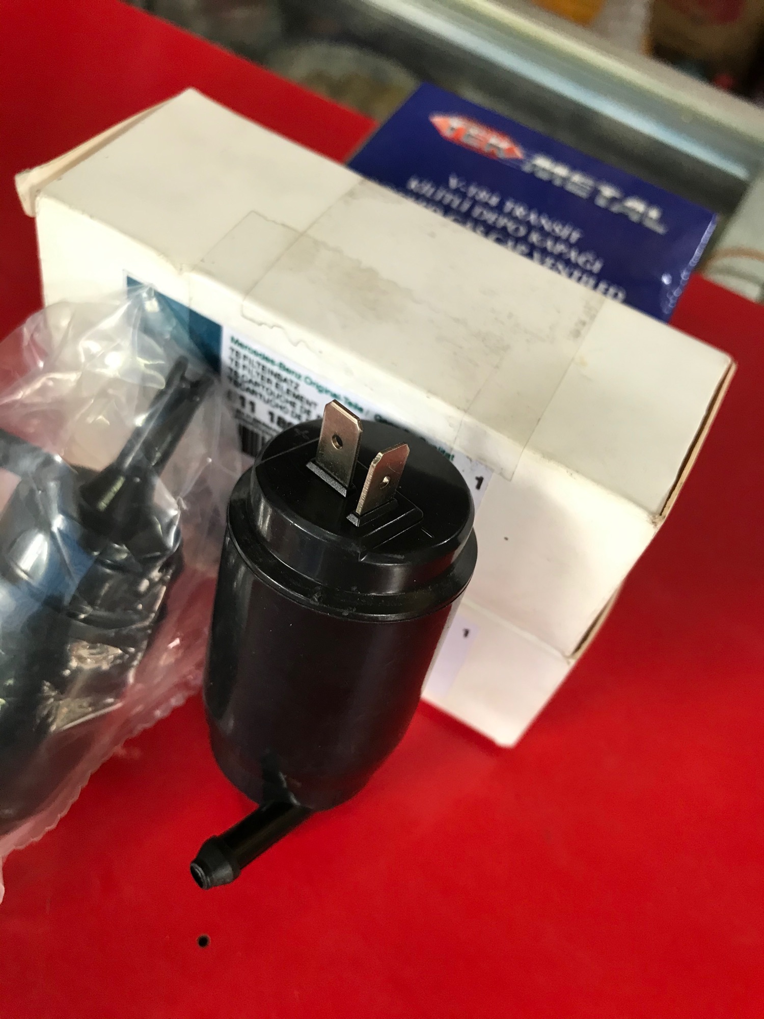 [HCM]Motor bơm xịt nước kính Mercedes Benz Sprinter