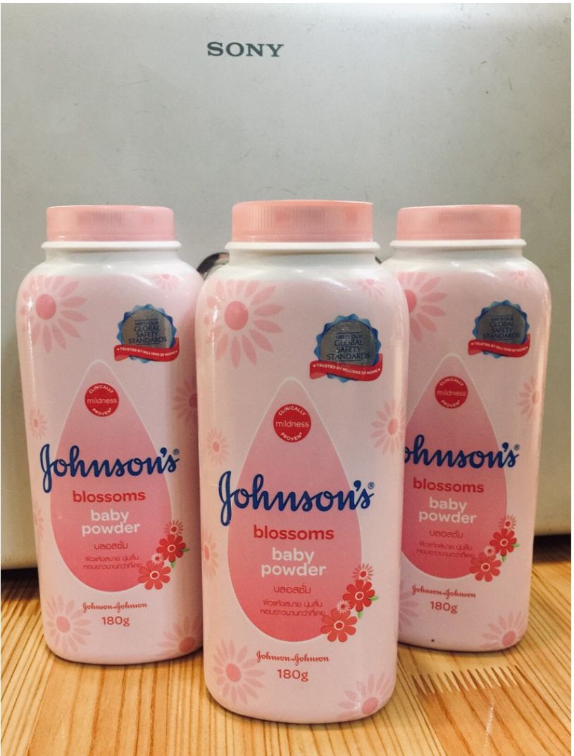 [HCM]Phấn rôm em bé BaBy Jonhson Thái Lan 180g