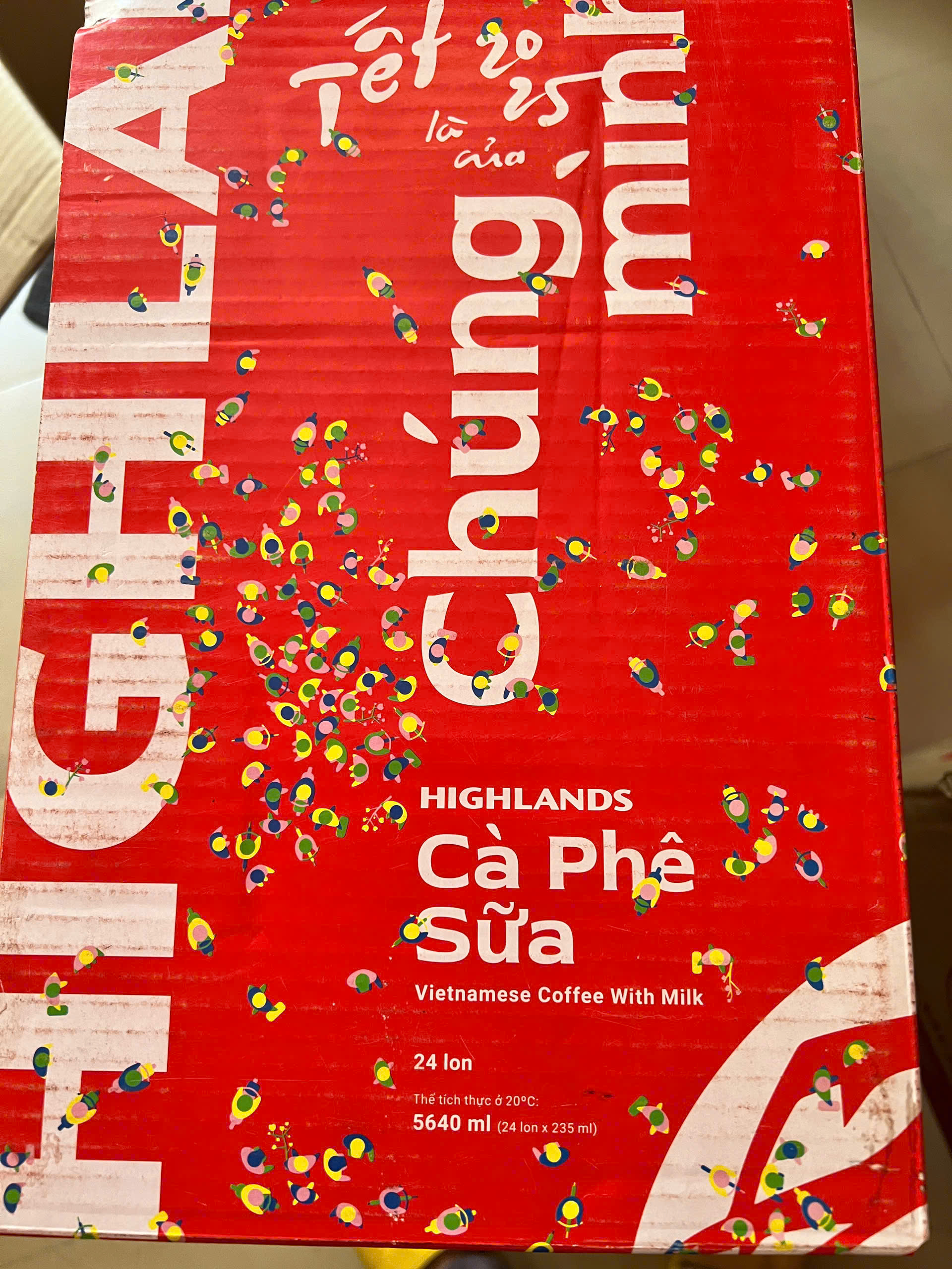 Thùng 24 lon cà phê sữa Highland (mẫu Xuân) Size Lớn 235ml mẫu tết 2025, date mới