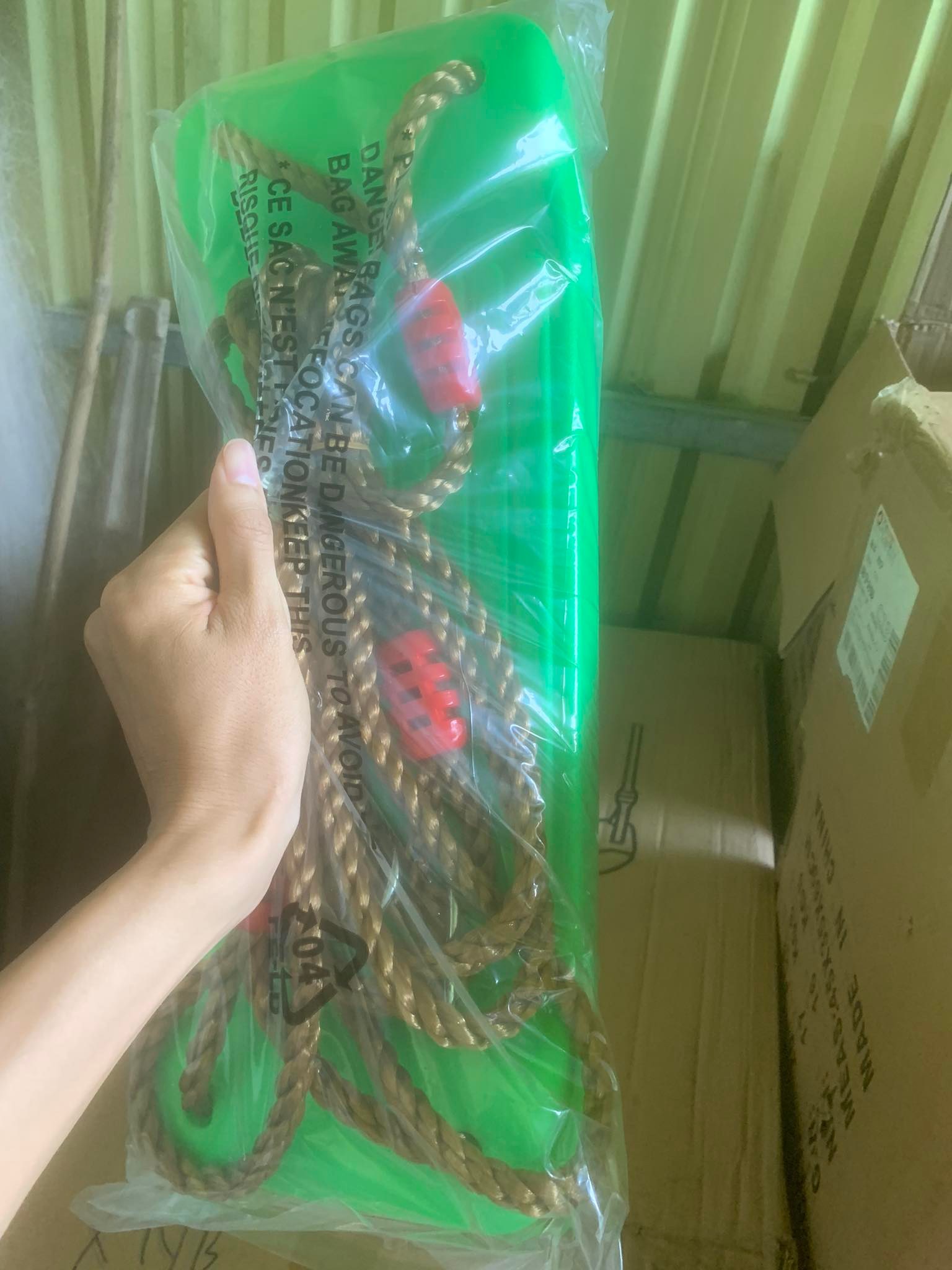 Xích đu nhựa cứng cáp