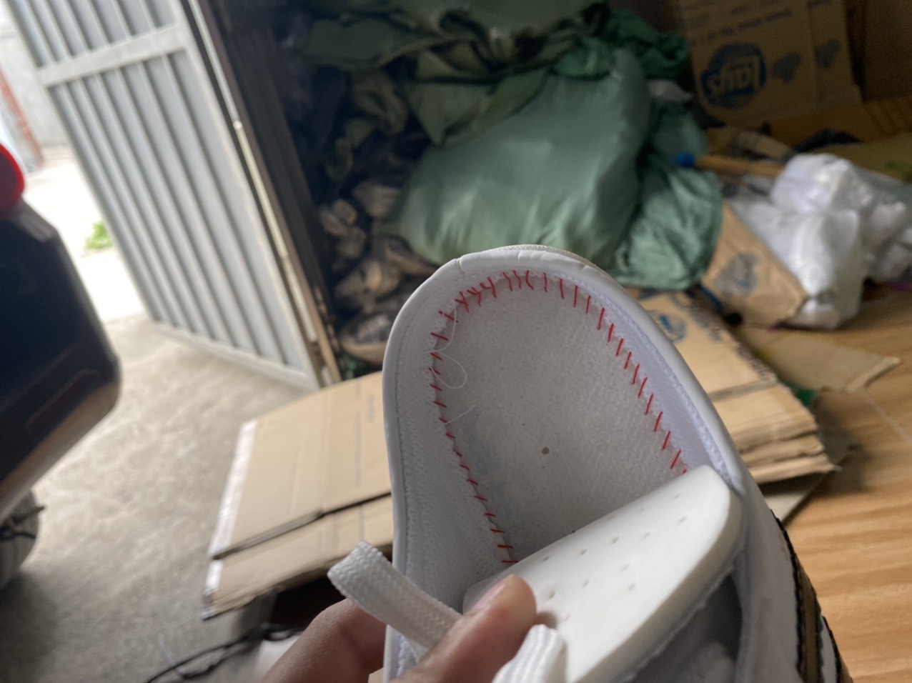 sục đạp gót adidas