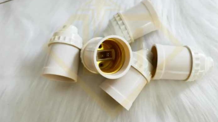 ĐUÔI ĐÈN E27 KHÔNG DÂY TRẮNG -ĐEN