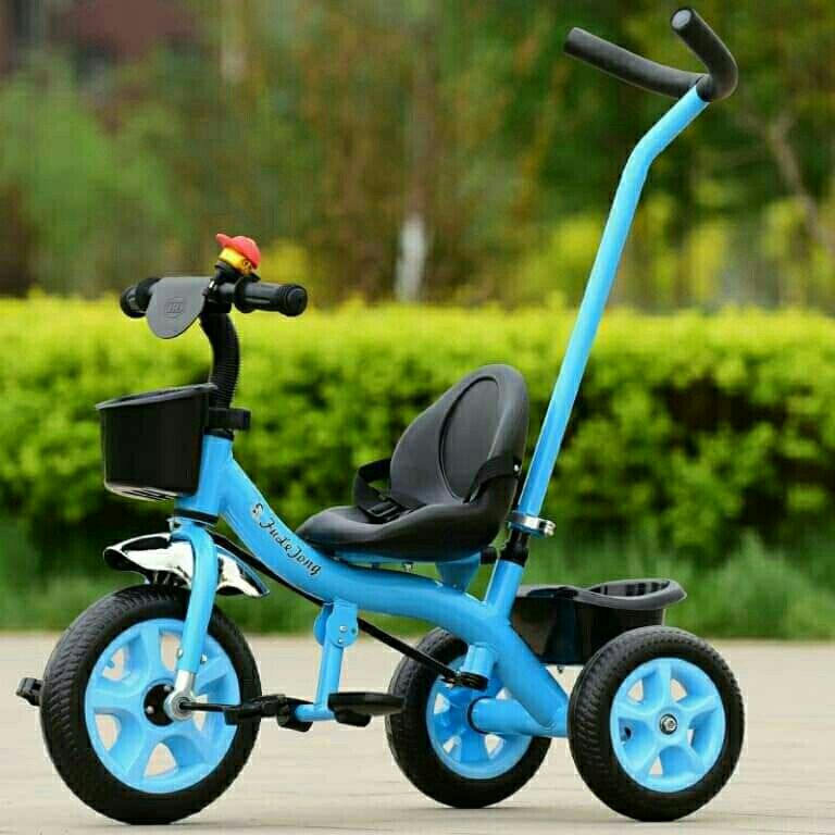 Xe  dap  ba bánh  có  cán đẩy