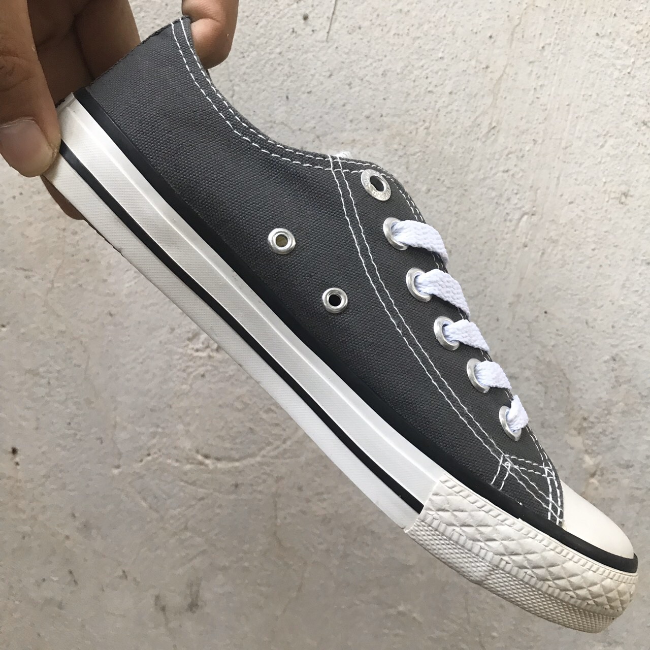 Giày Thời Trang Converse Nam Nữ Màu Xám Thấp Cổ