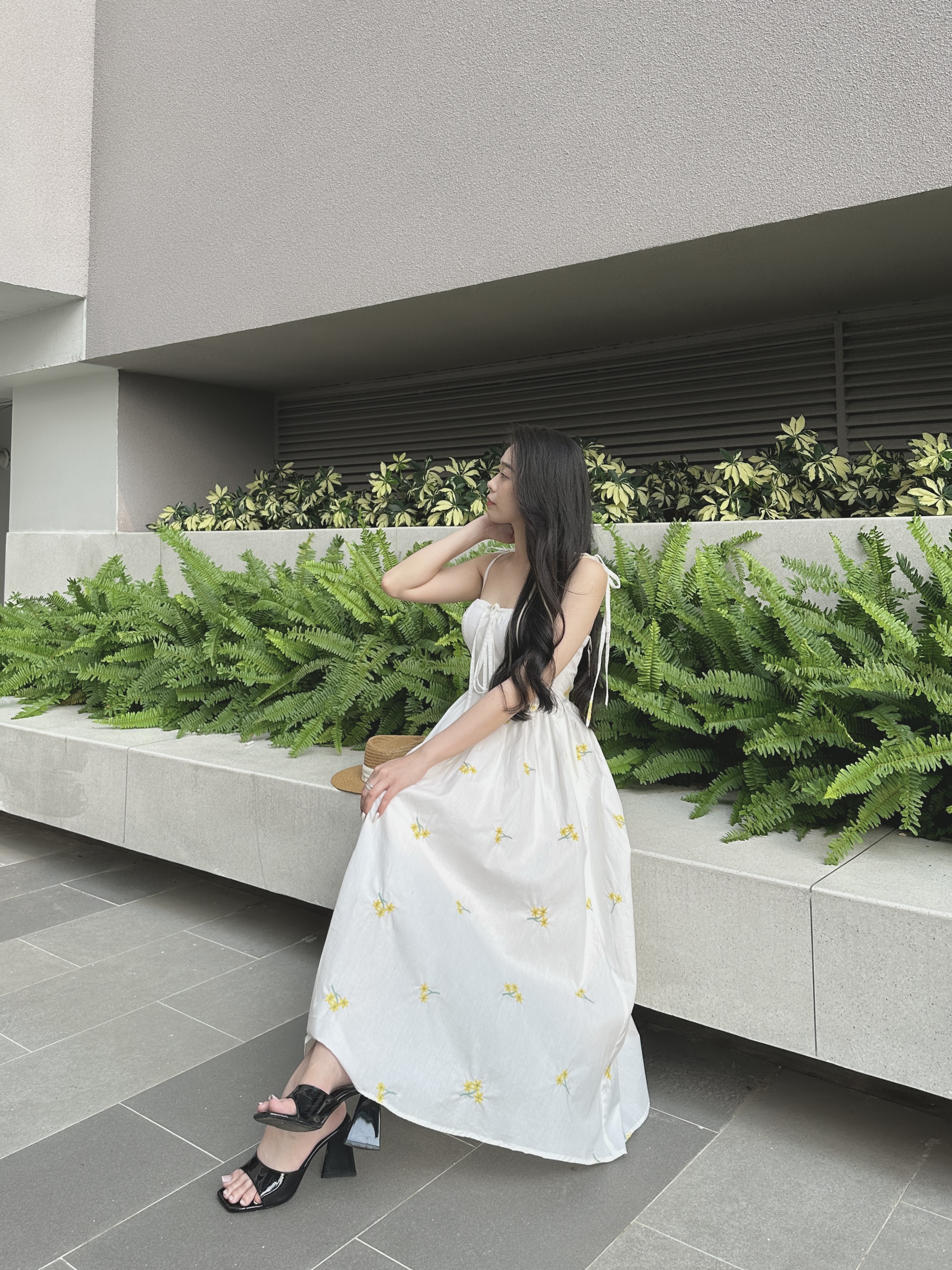 Đầm Maxi 2 Dây Thêu Hoa Chất Xô Mát