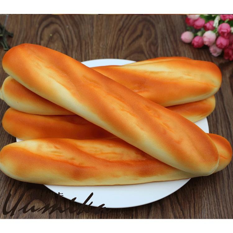 Squishy bánh mì dài 30cm.