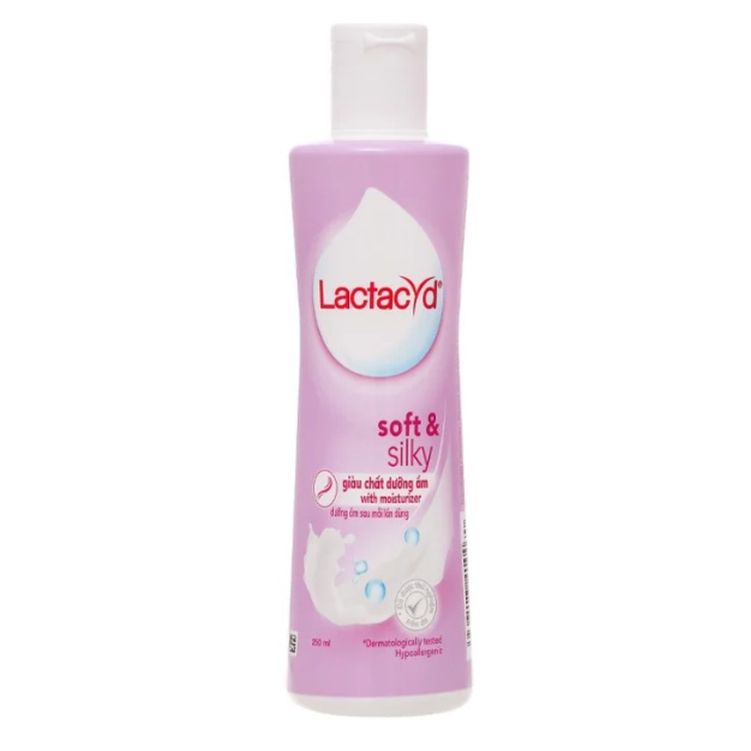 Dung dịch vệ sinh phụ nữ Lactacyd Soft Silky (150ml) TÍM