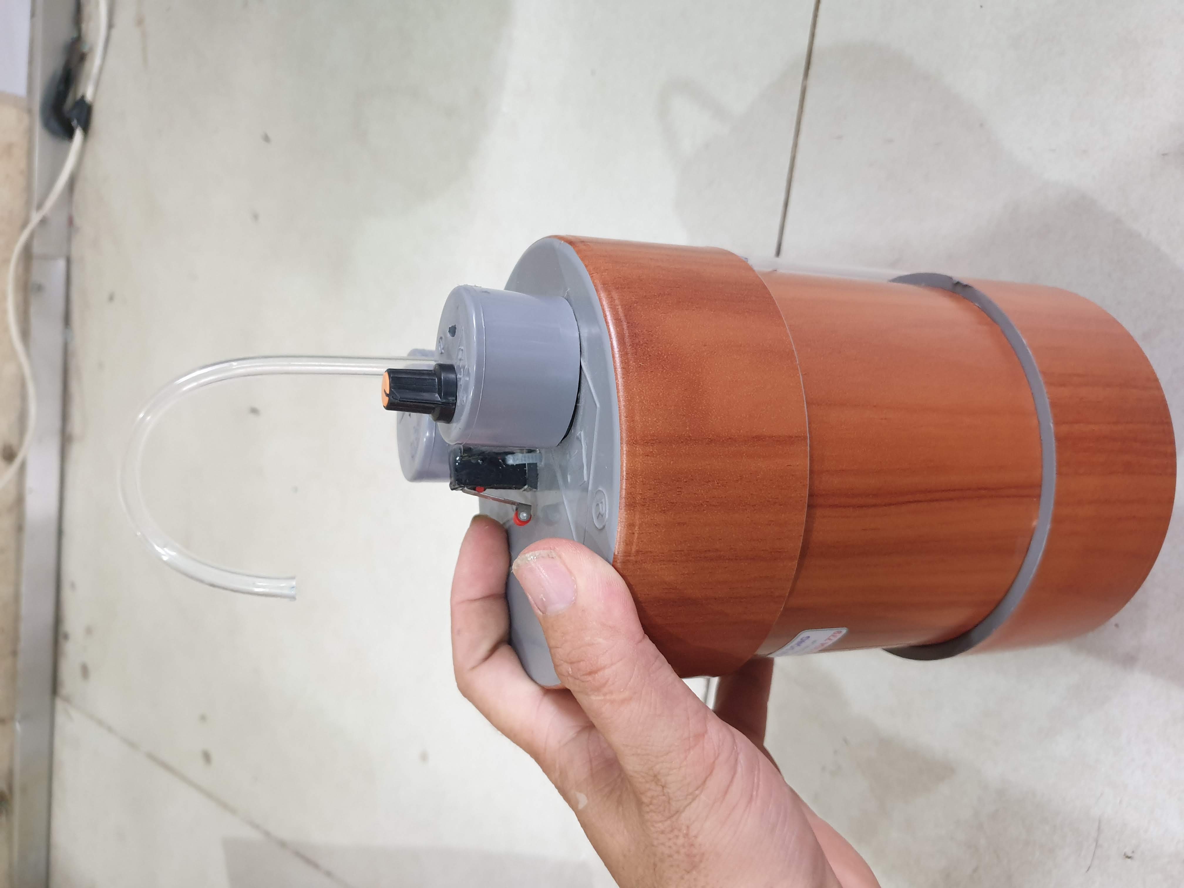 bình rót ruou tự động thông minh