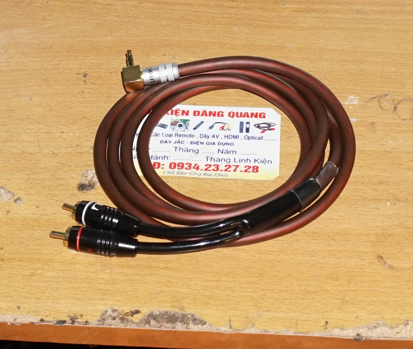 Dây 3.5 ra 2 hoa sen LiTon dài 1.5m ( điện thoại , máy tính ... cắm xuống âm ly )