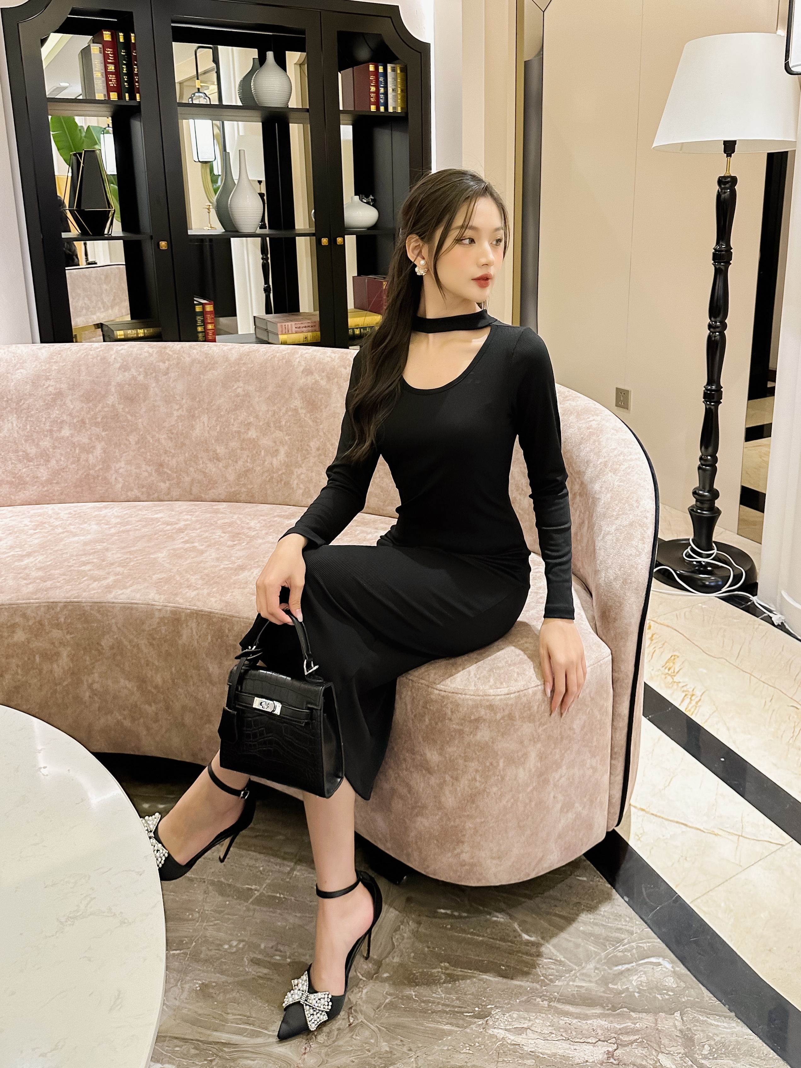Maiimer - Váy thun tăm cổ choker xẻ dài (Đen)