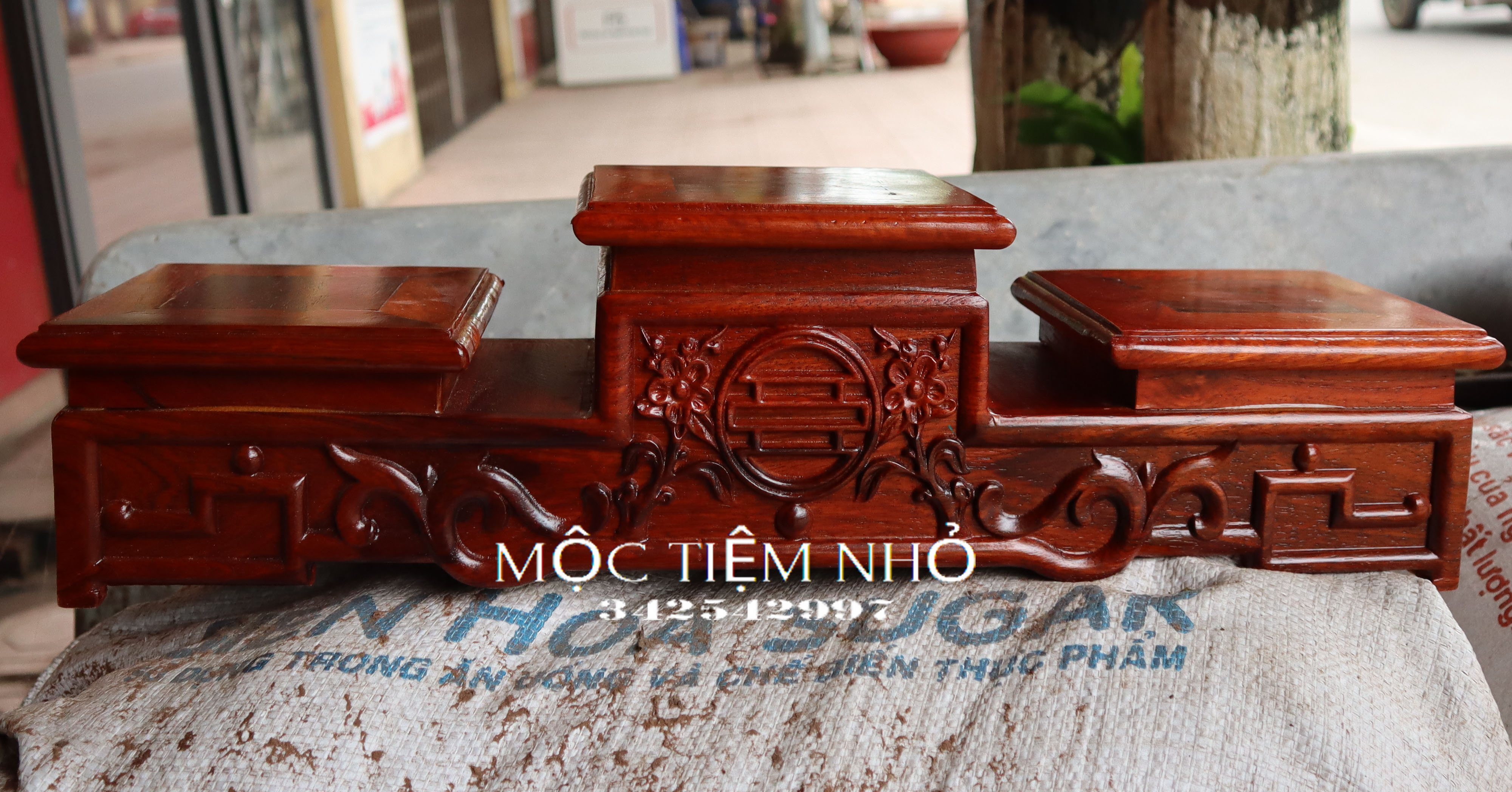 Tam Sơn Thờ,Bục Tam Cấp Gỗ Hương,Đế Bát Hương