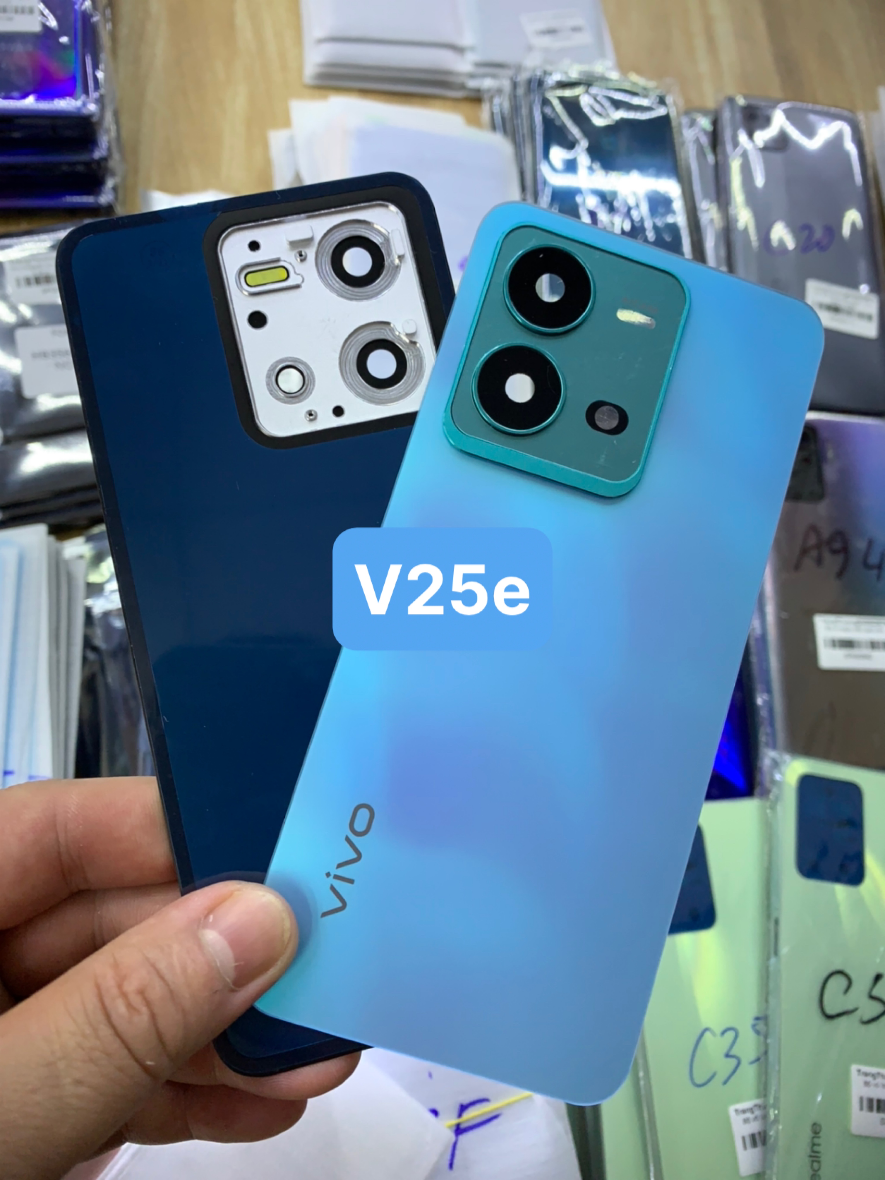 Kính lưng zin kèm kính cam vivo V25e, sãn keo chỉ việc dán