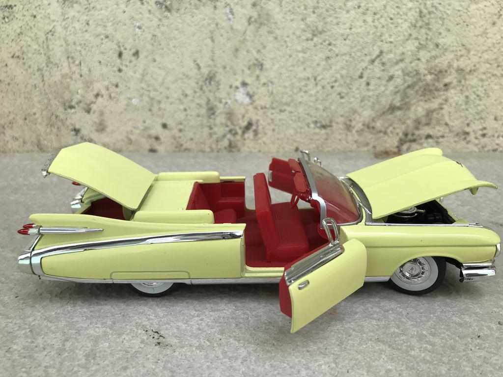 [HCM]Mô hình xe cổ CADILLAC Eldorado 1959 - 1:32