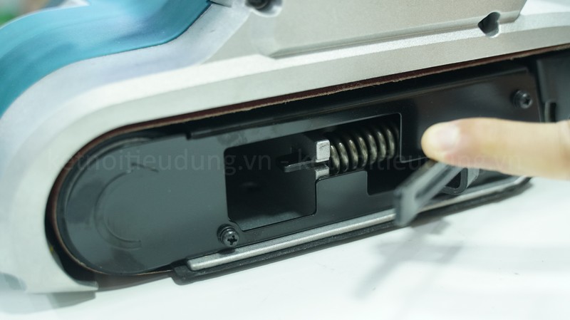 Máy Chà Nhám Băng MAKITA M9400B