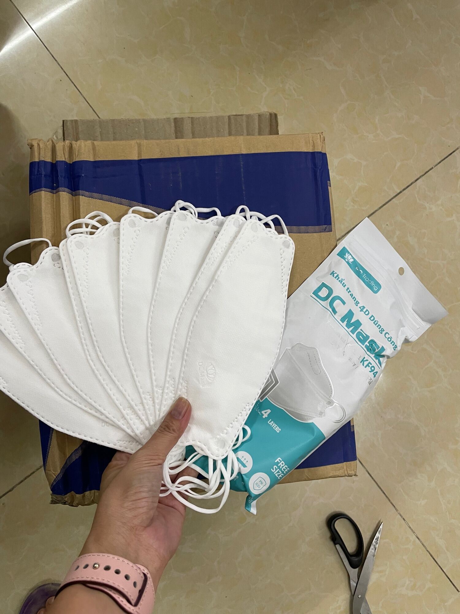 1 thùng khẩu trang KF94 hiệu DC (Dũng Công) 300 chiếc các màu