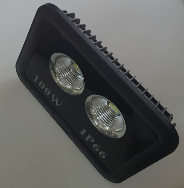 Đèn pha LED 100W 12V 2 mắt led lắp ngoài trời Ip66