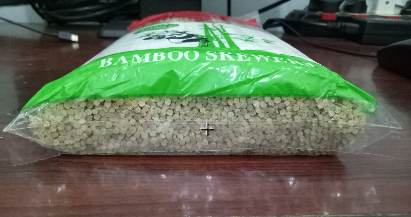 Que tre xiên thịt nướng (dài 20cm) - bịch 500gram