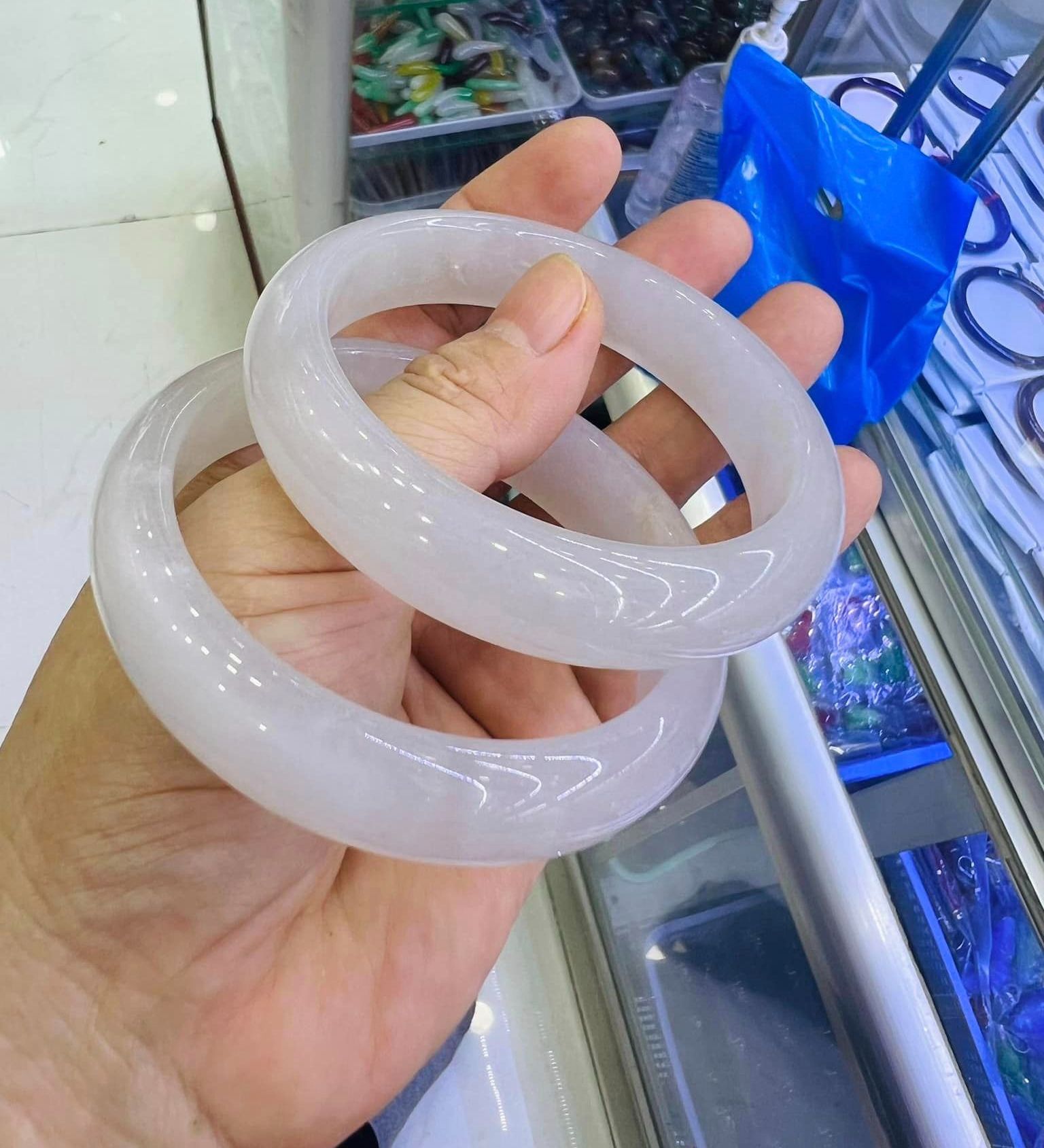 Vòng liền khối cẩm thạch trắng size lớn