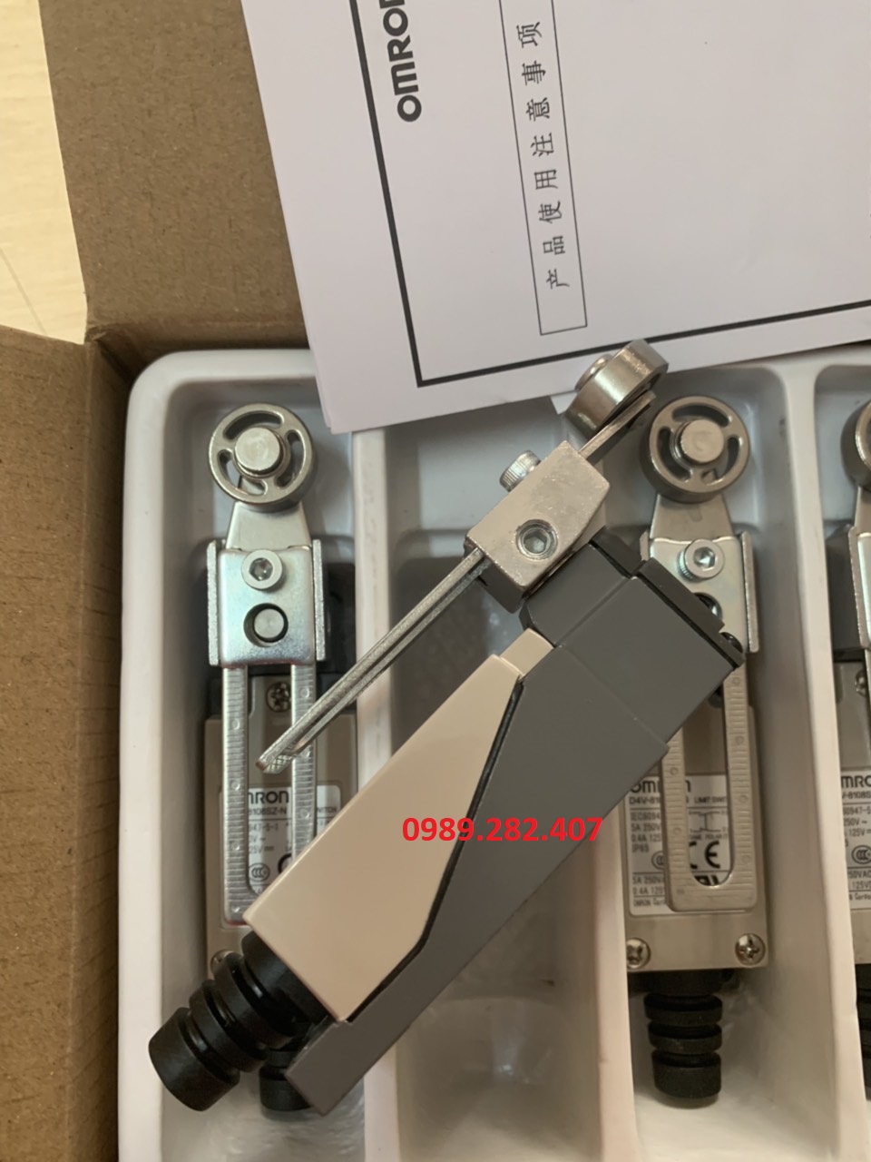 [HCM]Công tắc hành trình D4V-8108SZ-N