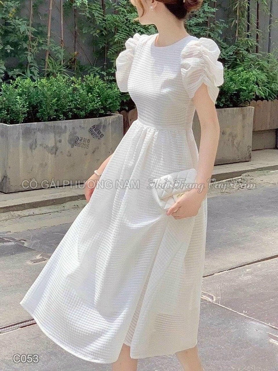 Đầm thời trang nữ mặc đi chơi chất xô y mẫu cổ tròn tay bóp phồng to váy suông qua gối maxi