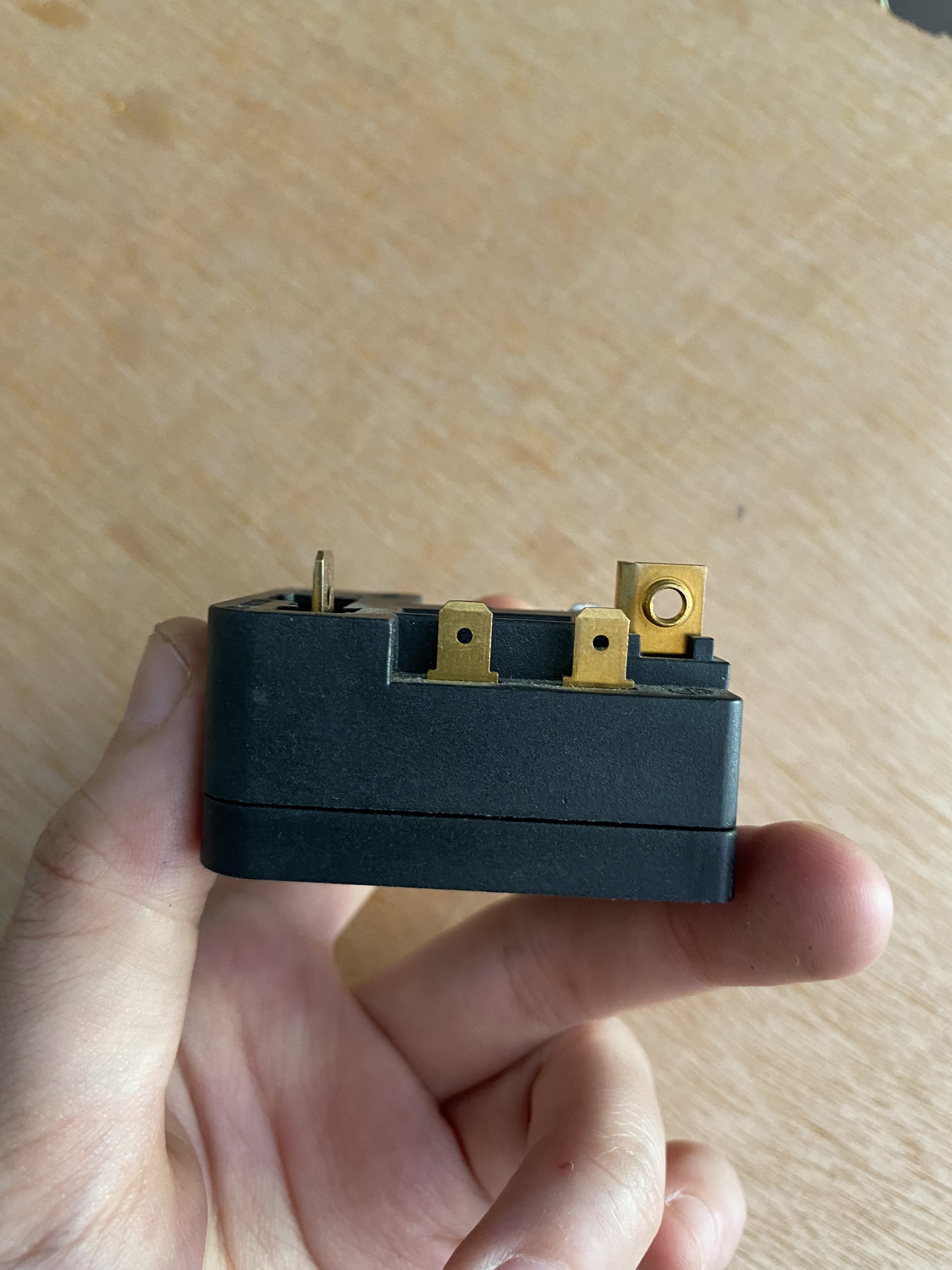 Relay / Rờ Le khởi động tủ lạnh Electrolux chất lượng