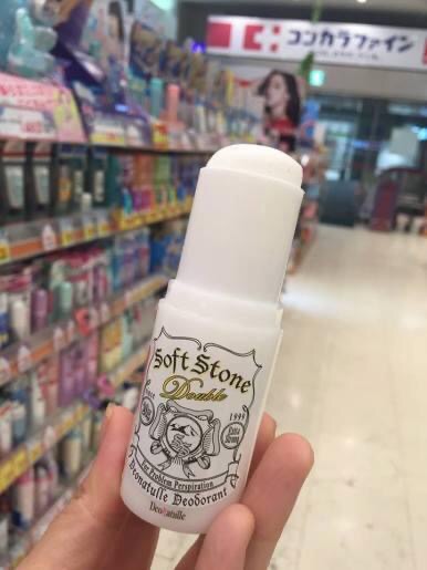 Lăn khử mùi đá khoáng Soft Stone Nhật