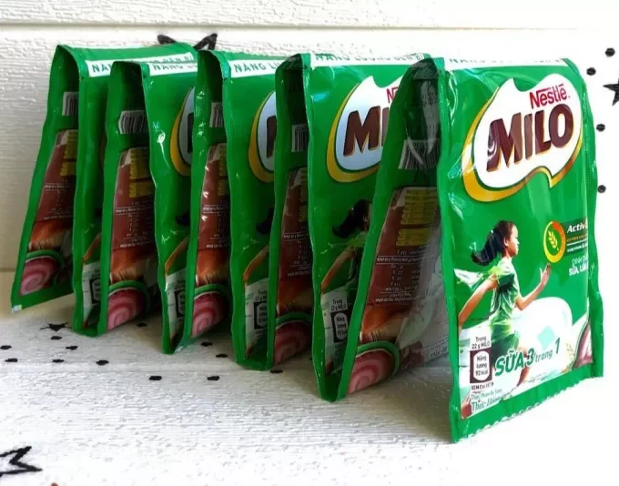 10 Packs Get 1 Pack Free_ 2 Strings of Milo Milo 3-in-1 Milk Barley Drink Powder (2 X 10 Packs X 22g)