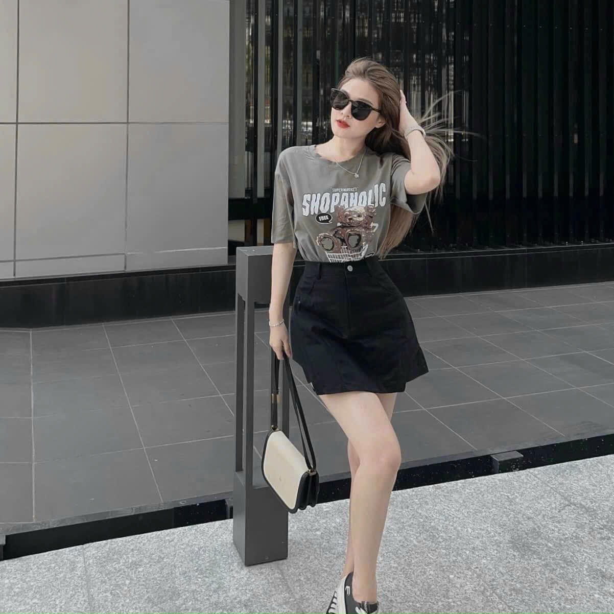Sét bộ váy thời trang nữ mặc đi chơi áo cotton in hình màu xám chì mix quần giả váy chữ a