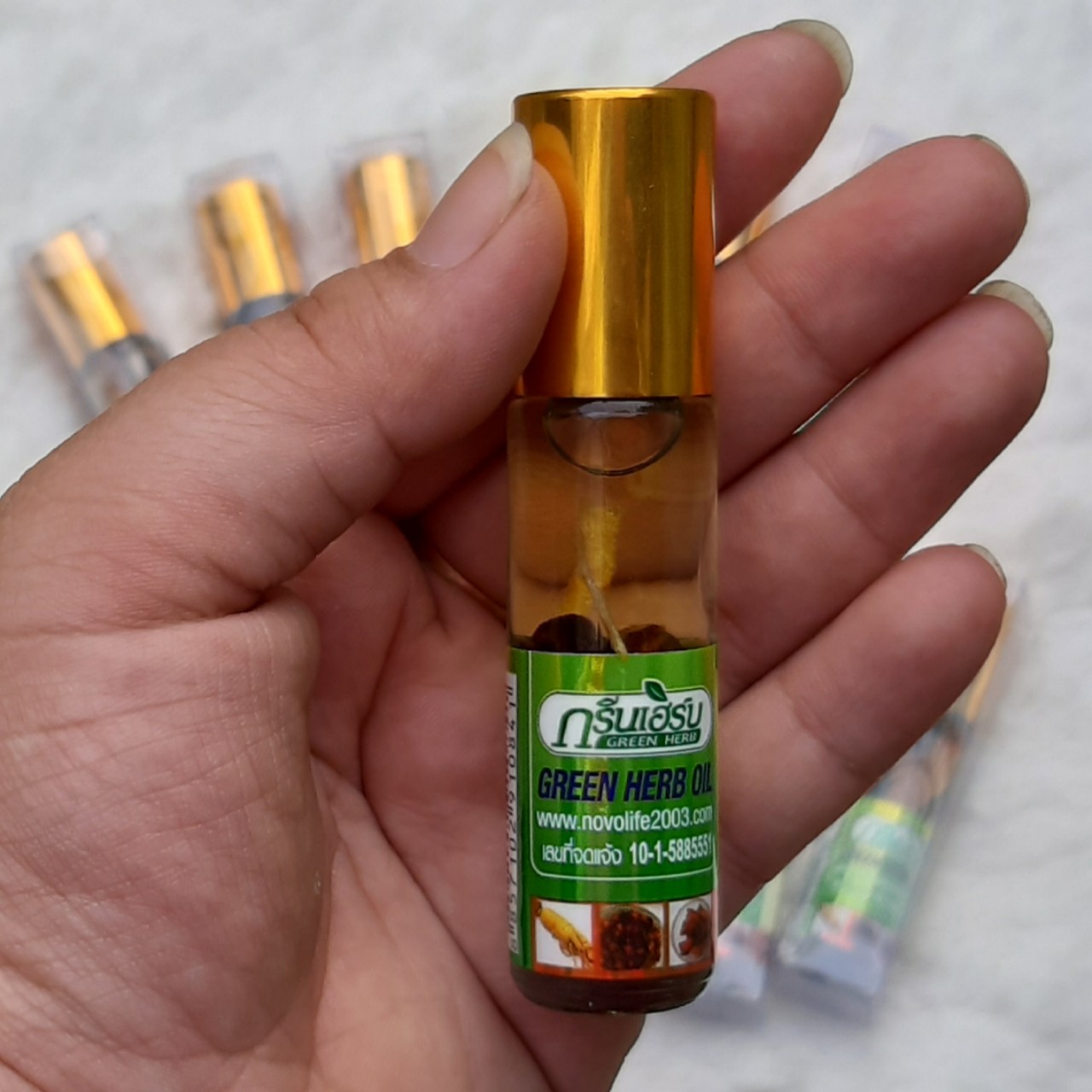 Dầu Gió Thảo Dược Green Herb Thái Lan 8ml